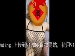 酒风把全身网袜大奶妹操到抽搐，叫声超甜！主页已更新完整版[00:03:02]